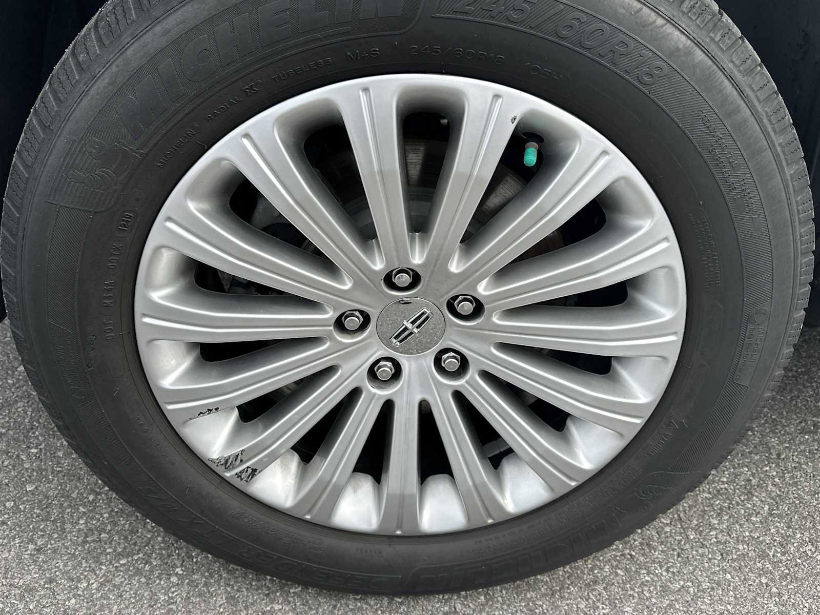 Used 2012 Lincoln MKX FWD w/ Class II Trailer Tow Pkg image 7
