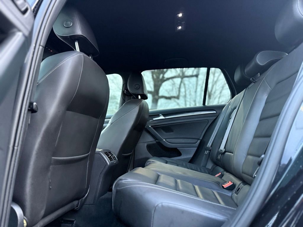 Used 2017 Volkswagen Golf R 4-Door image 15