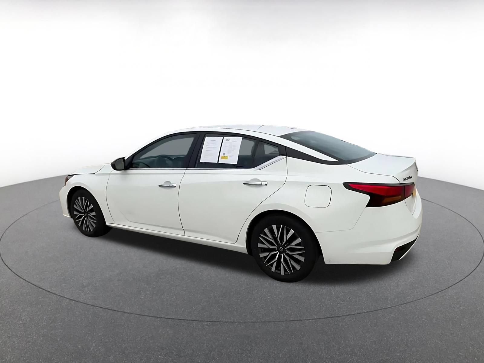Used 2025 Nissan Altima 2.5 SV FWD image 9