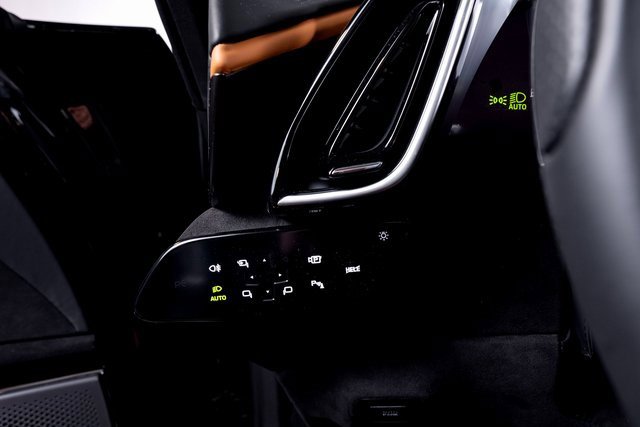 Used 2024 Ferrari Roma Spider image 41