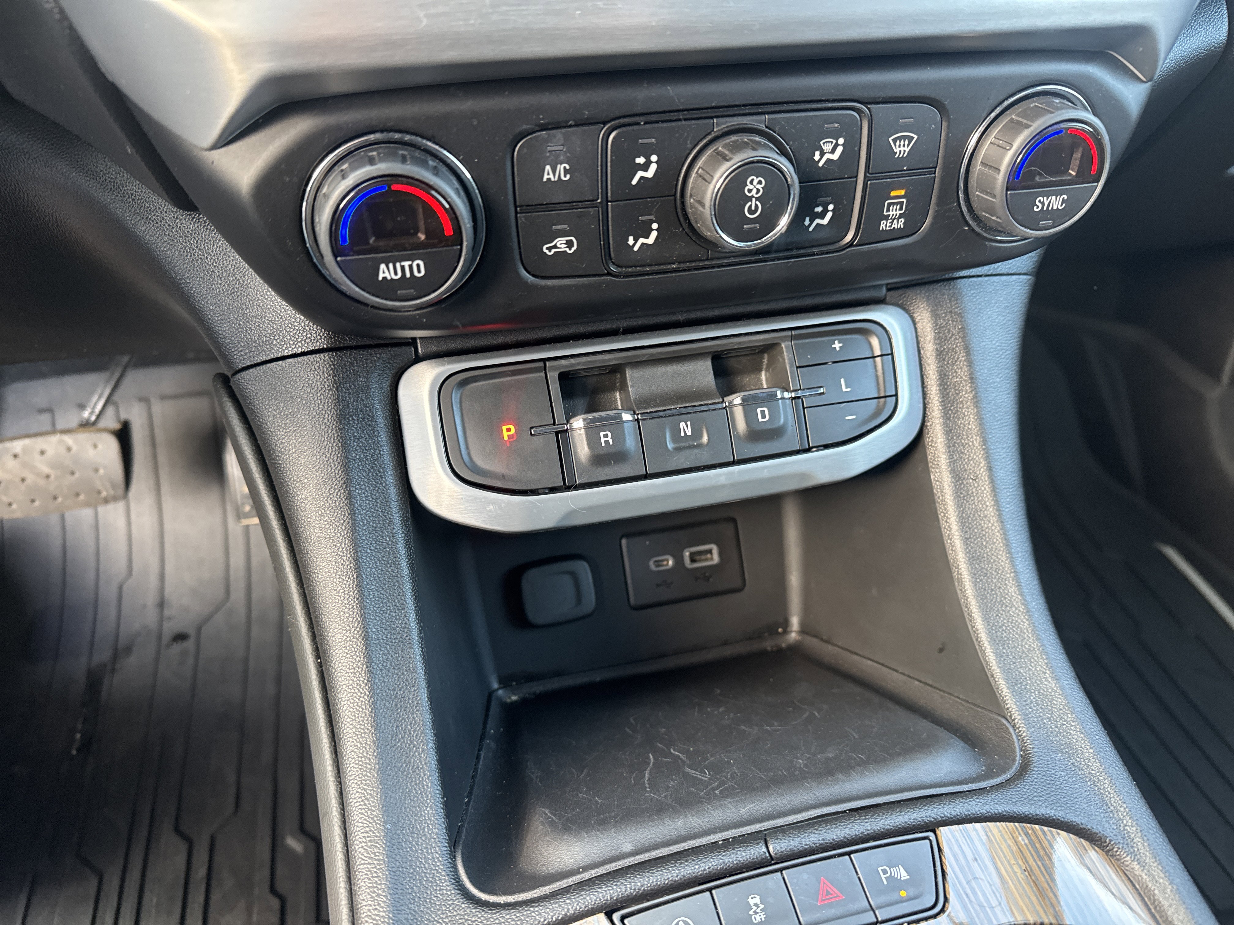 Used 2021 GMC Acadia SLE w/ Driver Convenience Package image 25