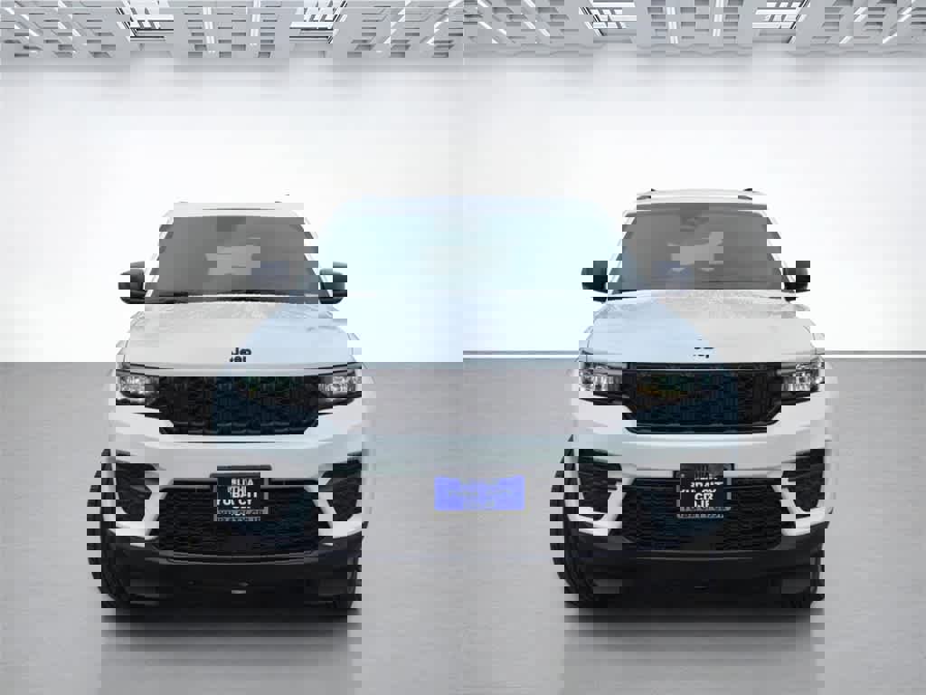 New 2025 Jeep Grand Cherokee Altitude image 2