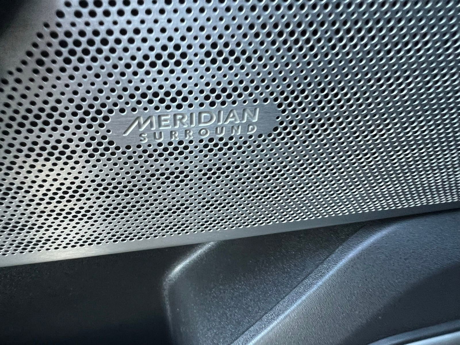 Used 2019 Land Rover Range Rover Velar R-Dynamic SE image 23