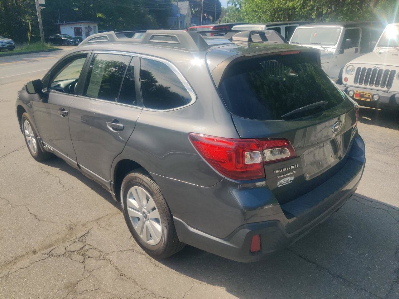 Used 2018 Subaru Outback 2.5i Premium AWD/4WD image 4
