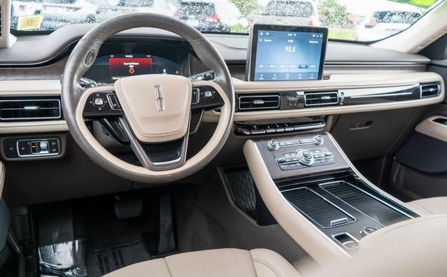 Used 2020 Lincoln Aviator Reserve w/ Elements Package Plus AWD/4WD image 13