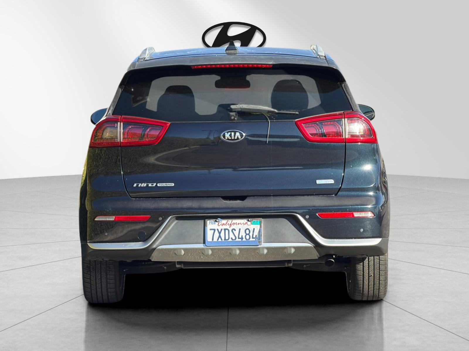 Used 2017 Kia Niro Touring w/ Advanced Technology Package FWD image 4