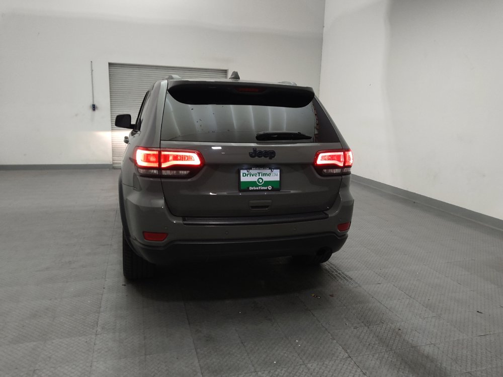 Used 2020 Jeep Grand Cherokee Laredo RWD image 6