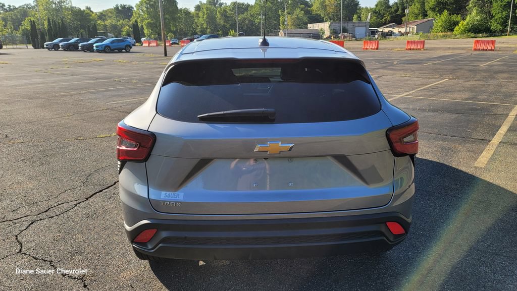 New 2026 Chevrolet Trax LS w/ LS Convenience Package FWD image 10