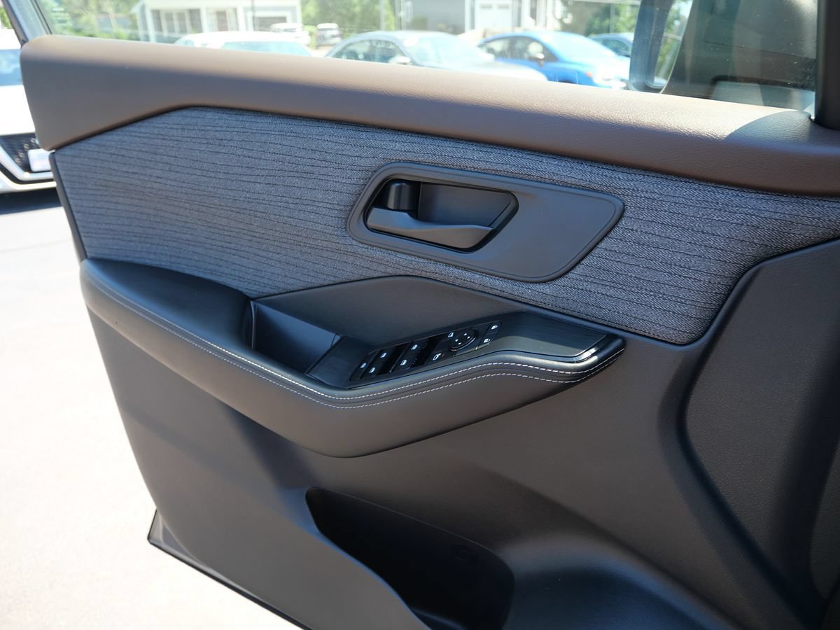 Used 2021 Nissan Rogue S FWD image 15