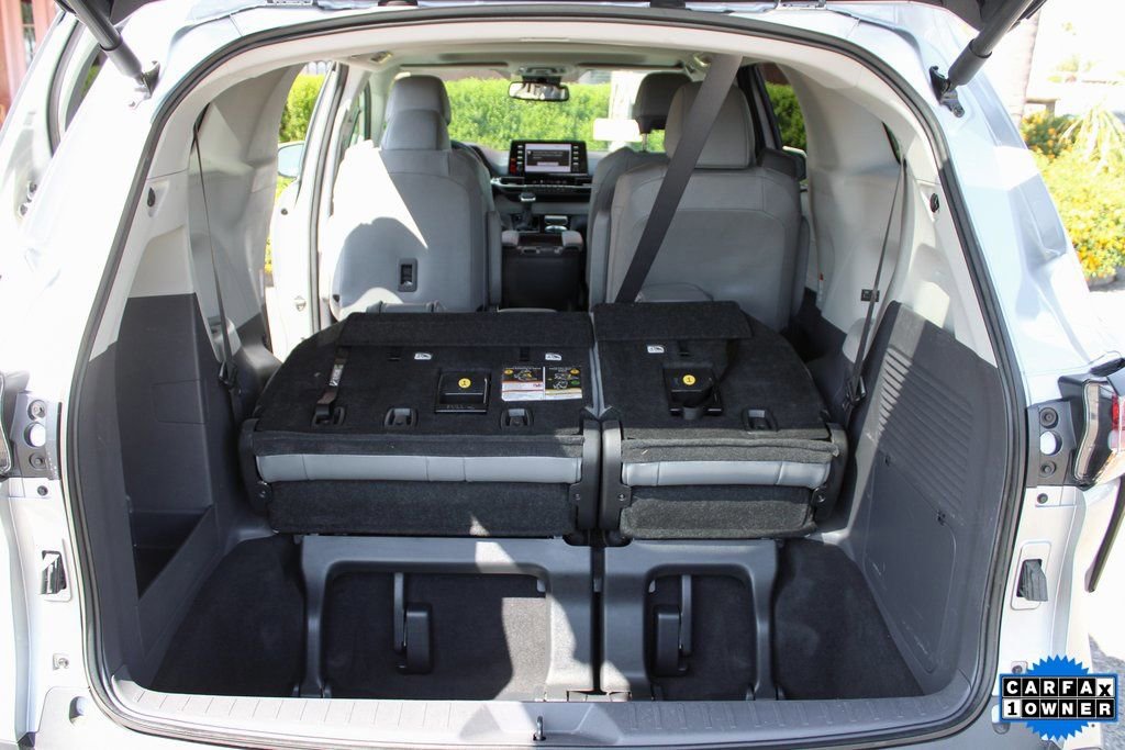 Used 2023 Toyota Sienna XLE AWD/4WD image 10