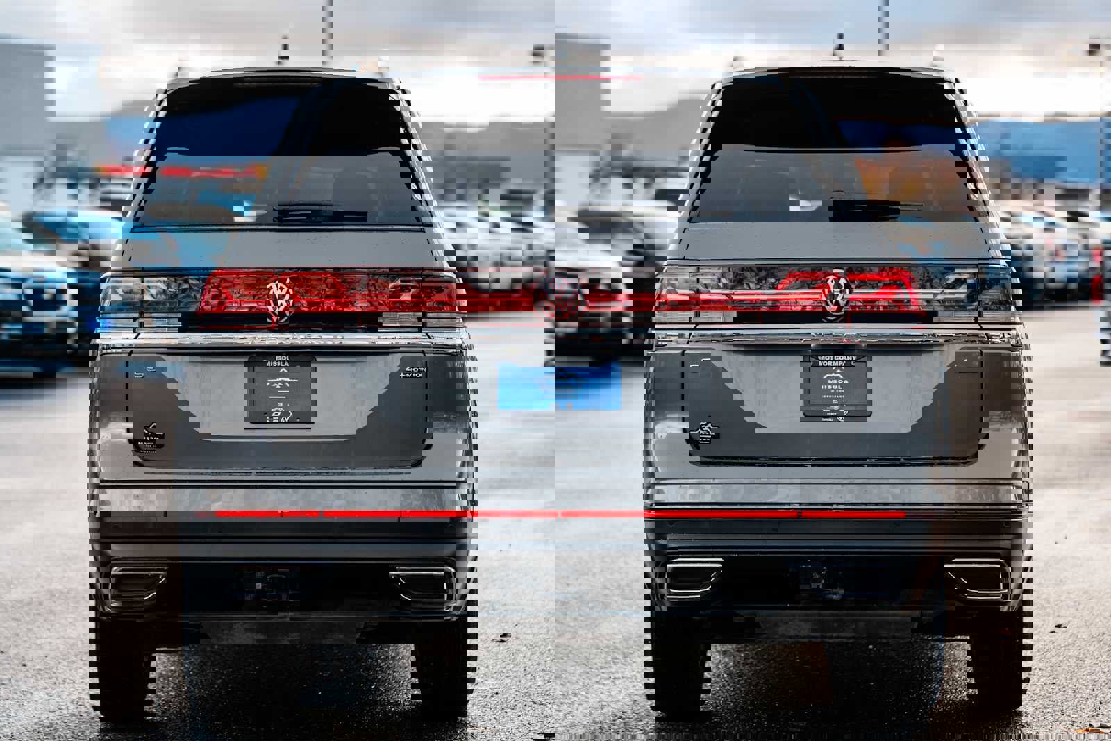 Used 2025 Volkswagen Atlas SE image 3