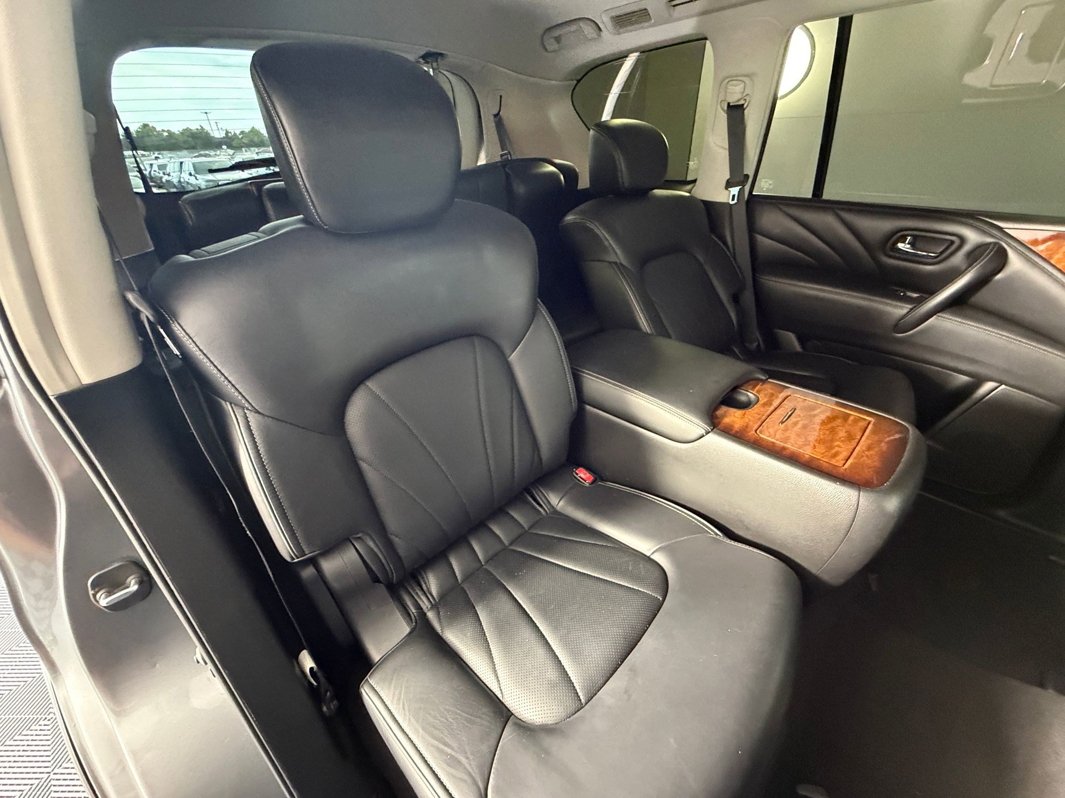 Used 2017 INFINITI QX80 2WD w/ Deluxe Technology Package image 34