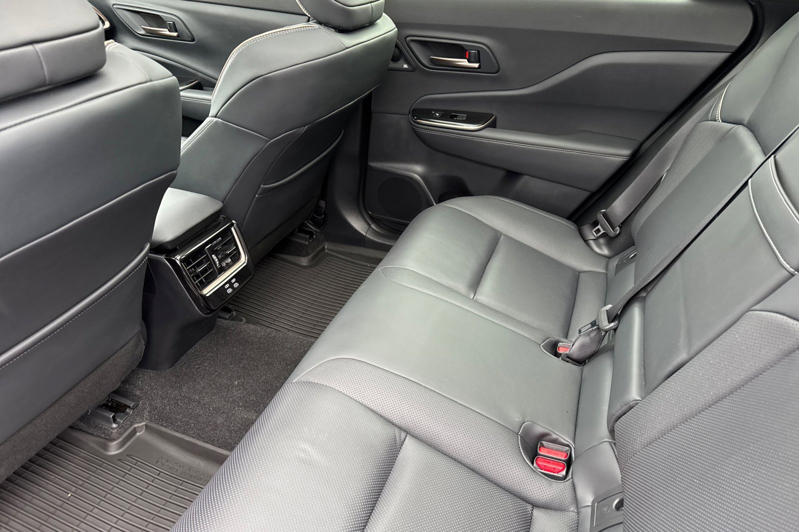 Used 2025 Toyota Crown Signia Limited image 12