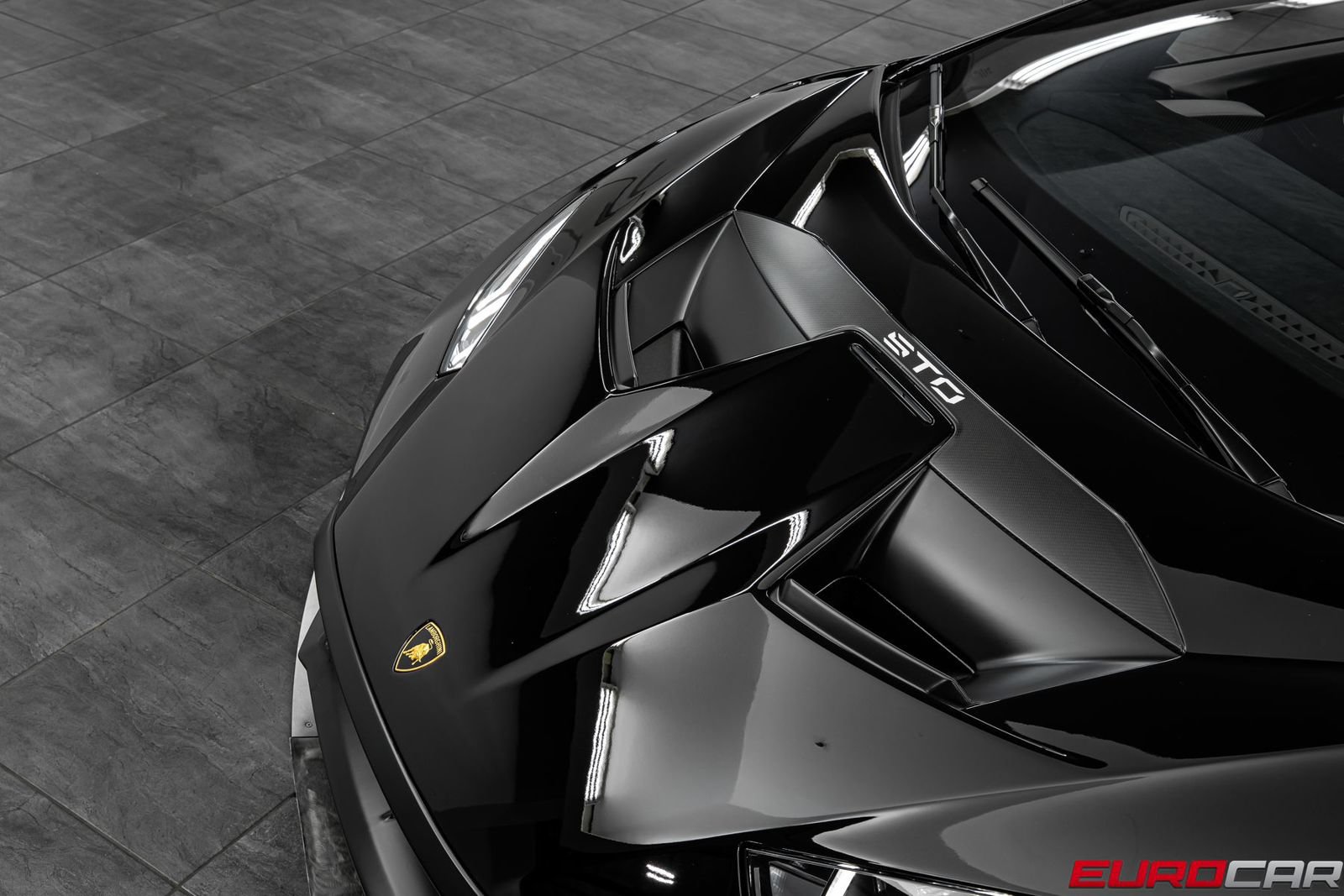 Used 2022 Lamborghini Huracan STO RWD image 9