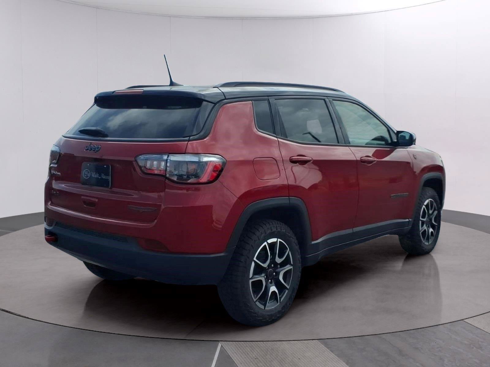 Used 2025 Jeep Compass Trailhawk AWD/4WD image 5