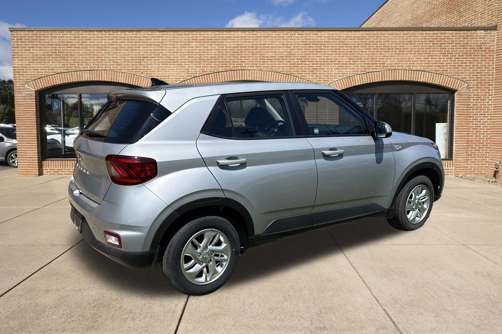 Used 2021 Hyundai Venue SE FWD image 3