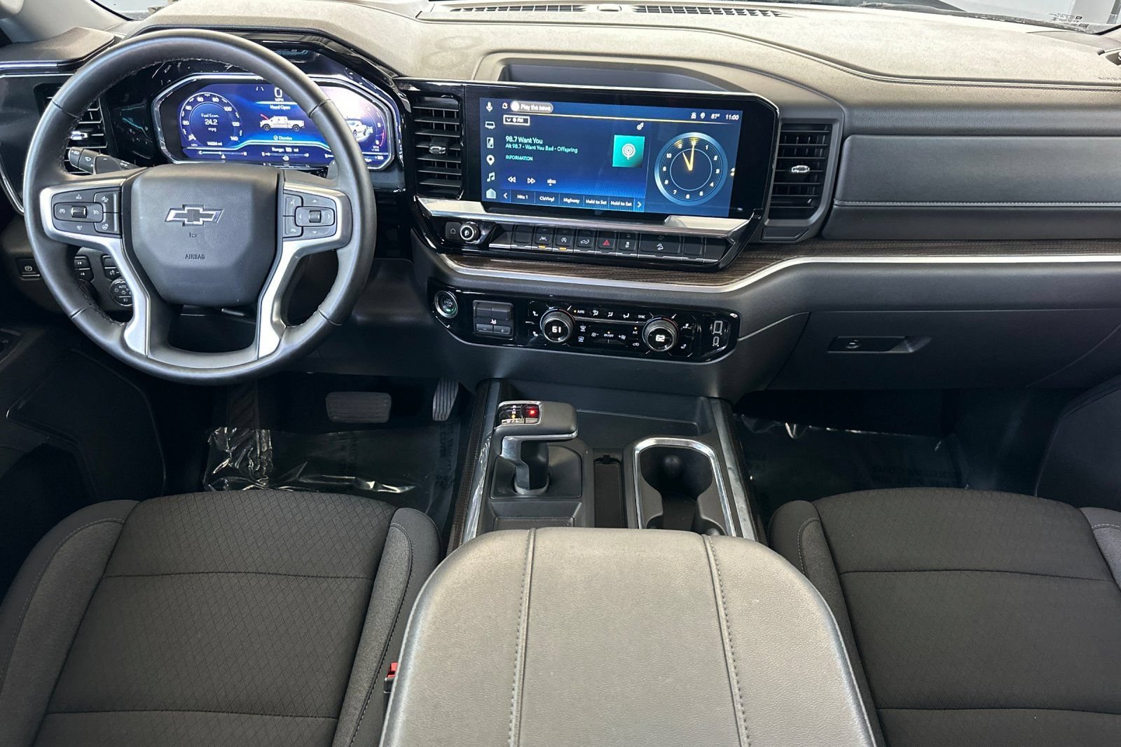 Used 2025 Chevrolet Silverado 1500 LT Trail Boss w/ LPO, Dark Essentials Package AWD/4WD image 16