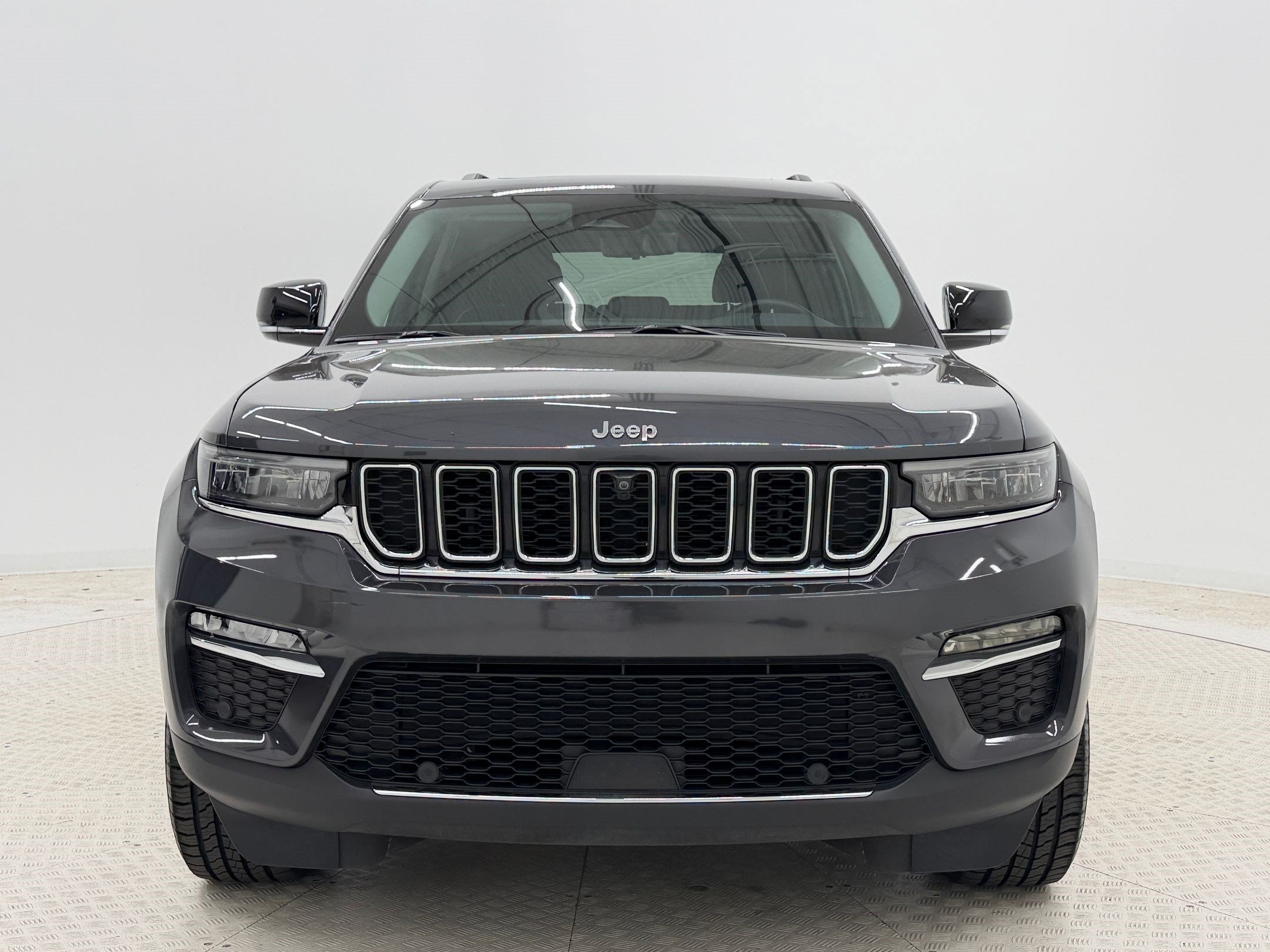 Used 2022 Jeep Grand Cherokee Limited w/ Luxury Tech Group II AWD/4WD image 6