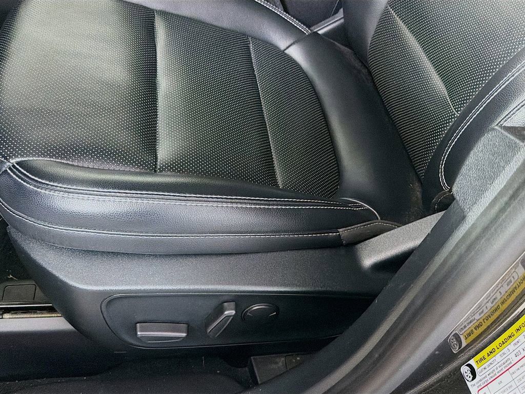 Used 2020 Ford Escape SE Sport image 19