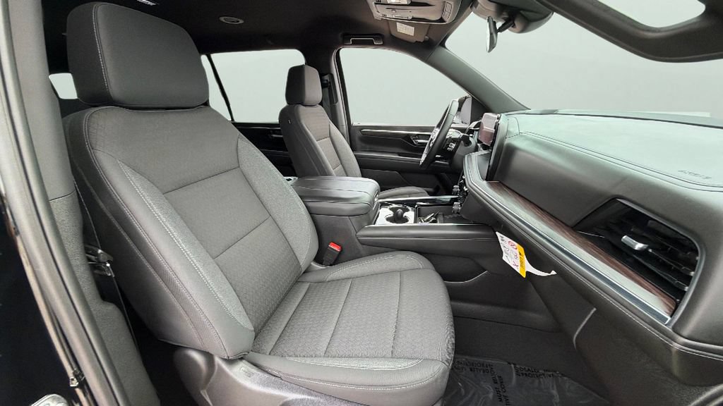 Certified 2025 Chevrolet Suburban LS RWD image 36