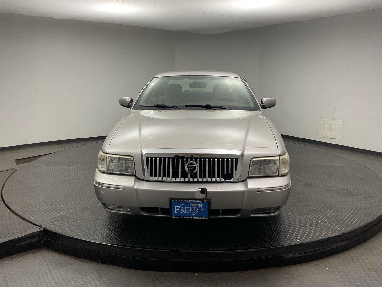 Used 2010 Mercury Grand Marquis LS RWD image 2