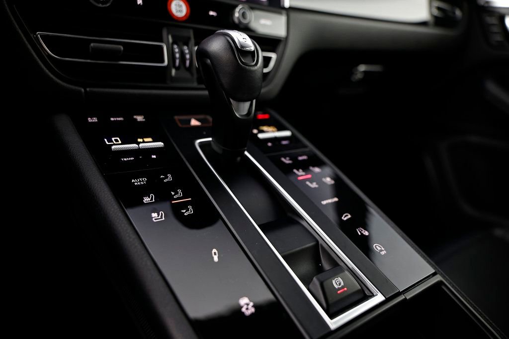 Used 2023 Porsche Macan Turbo image 42
