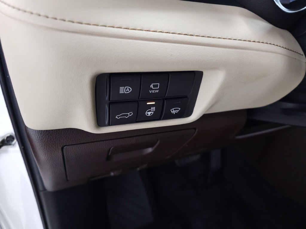 Used 2022 Toyota Highlander Platinum FWD image 16