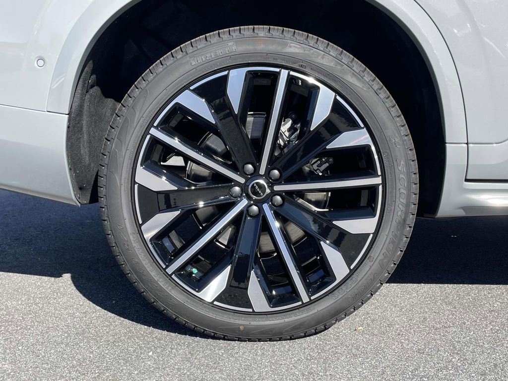 New 2026 Volvo XC90 B6 Plus w/ Protection Package Premier image 32