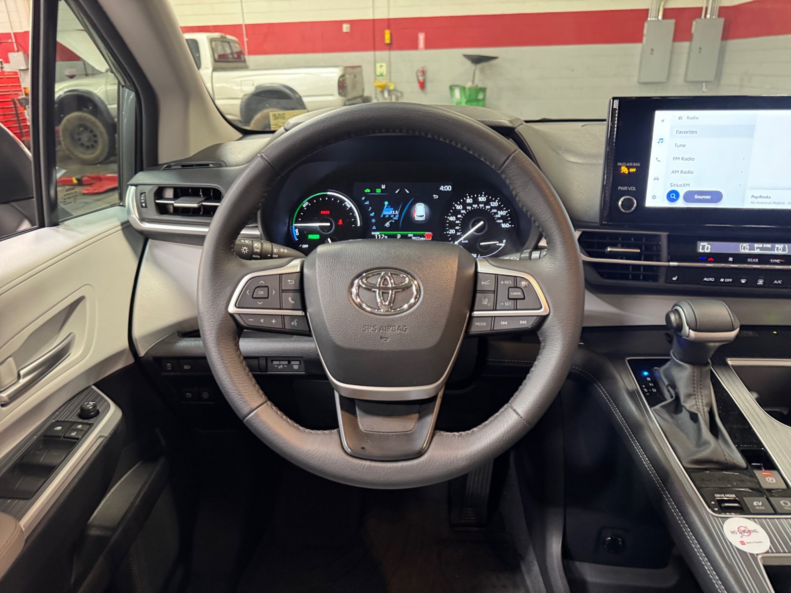 Certified 2026 Toyota Sienna XLE FWD image 9