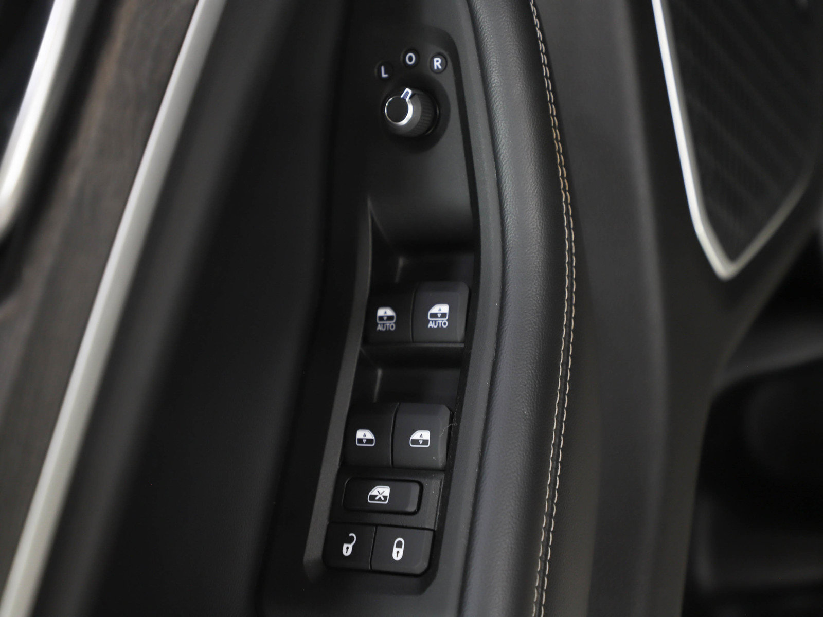 Used 2021 Jeep Grand Cherokee L Limited AWD/4WD image 17