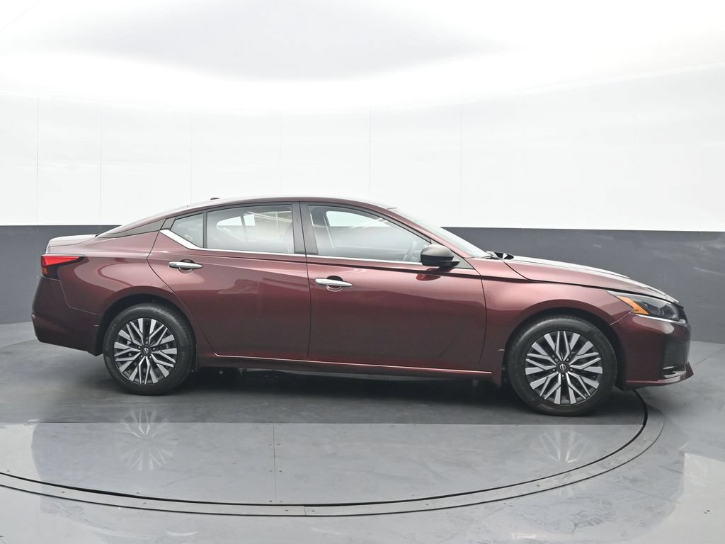 Used 2024 Nissan Altima 2.5 SV AWD/4WD image 7