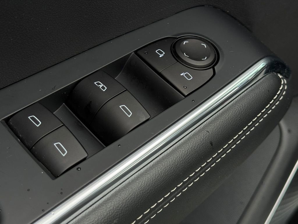 Used 2025 GMC Acadia Elevation w/ Elevation Premium Package AWD/4WD image 11