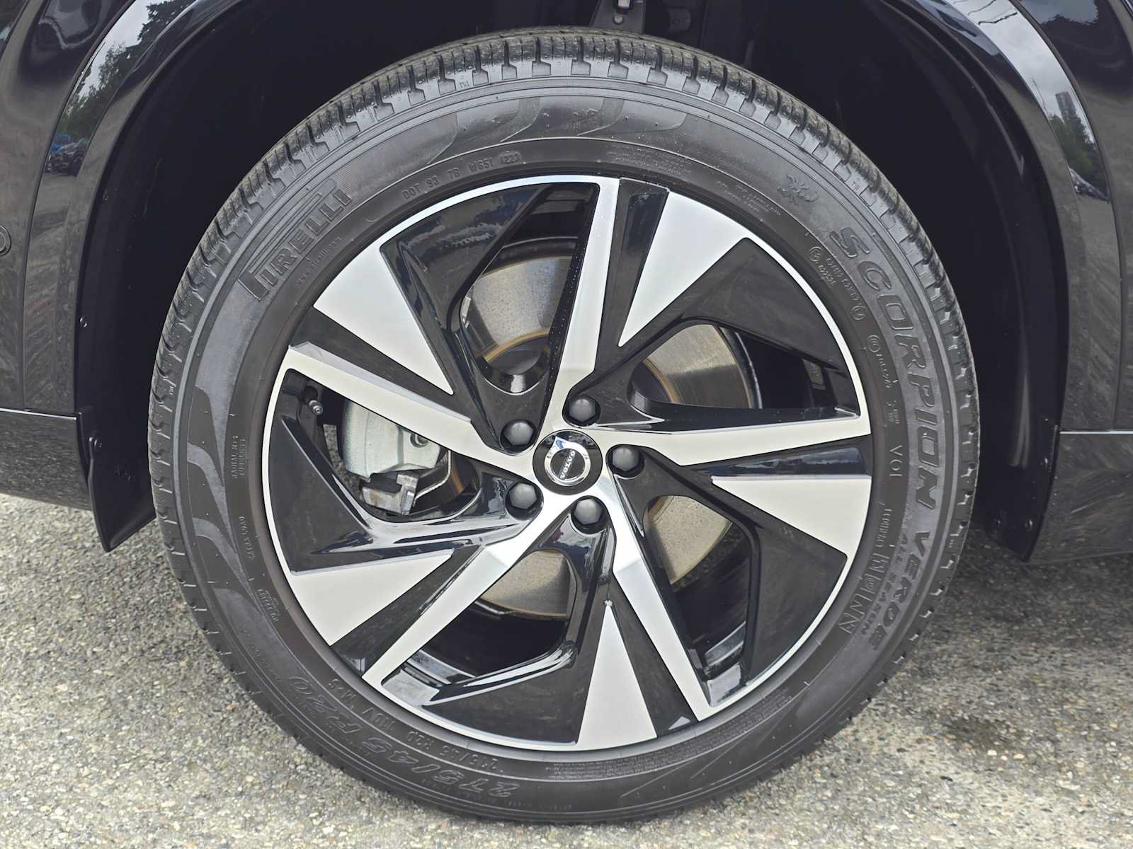 Certified 2023 Volvo XC90 T8 Plus AWD/4WD image 10