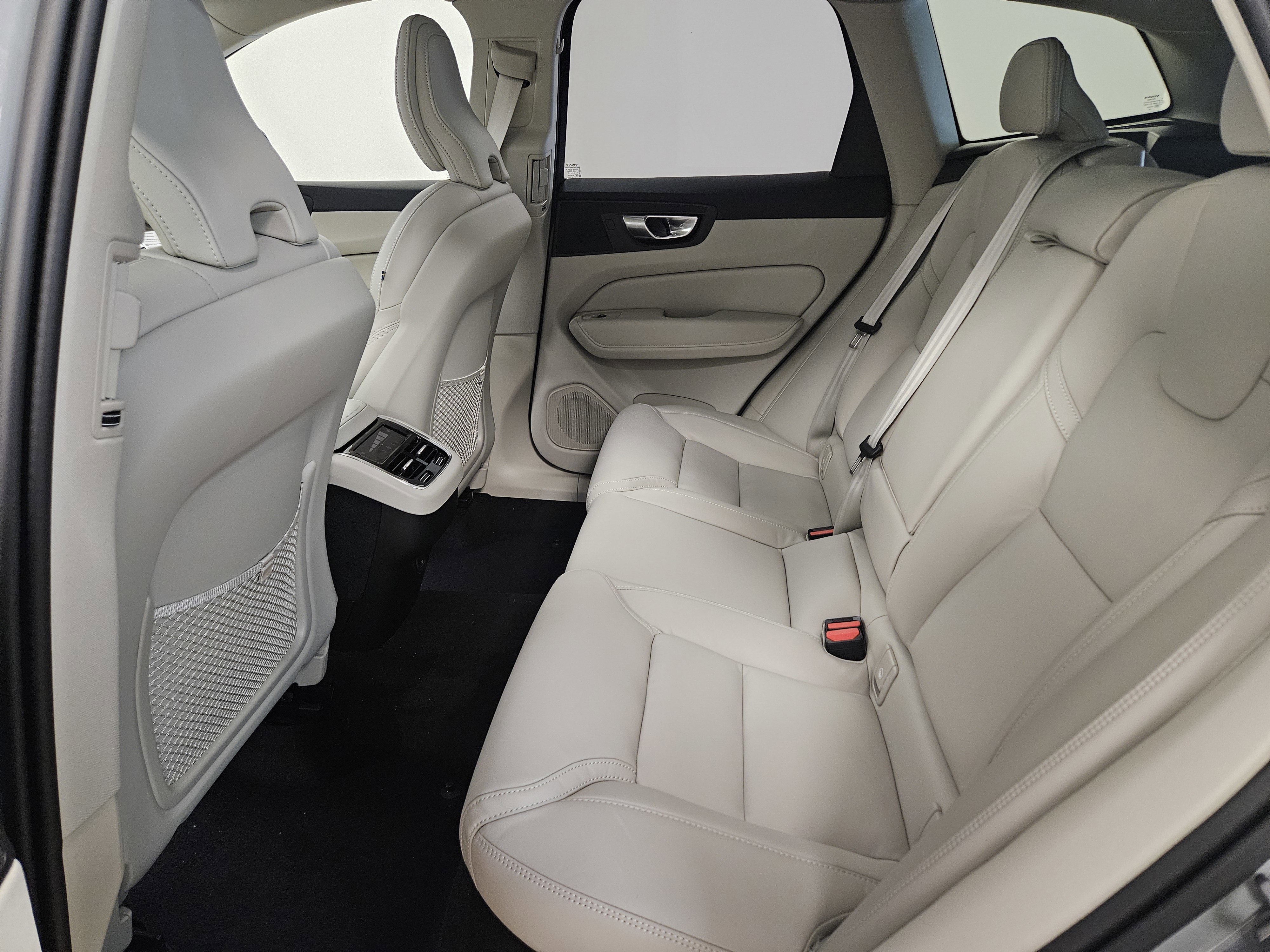 New 2026 Volvo XC60 B5 Ultra w/ Protection Package Premier image 12