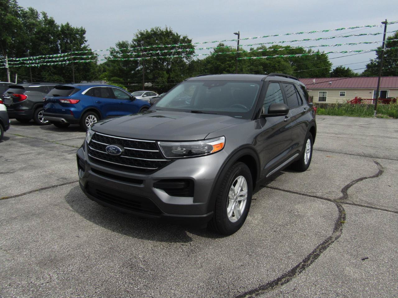 Used 2022 Ford Explorer XLT AWD/4WD image 3
