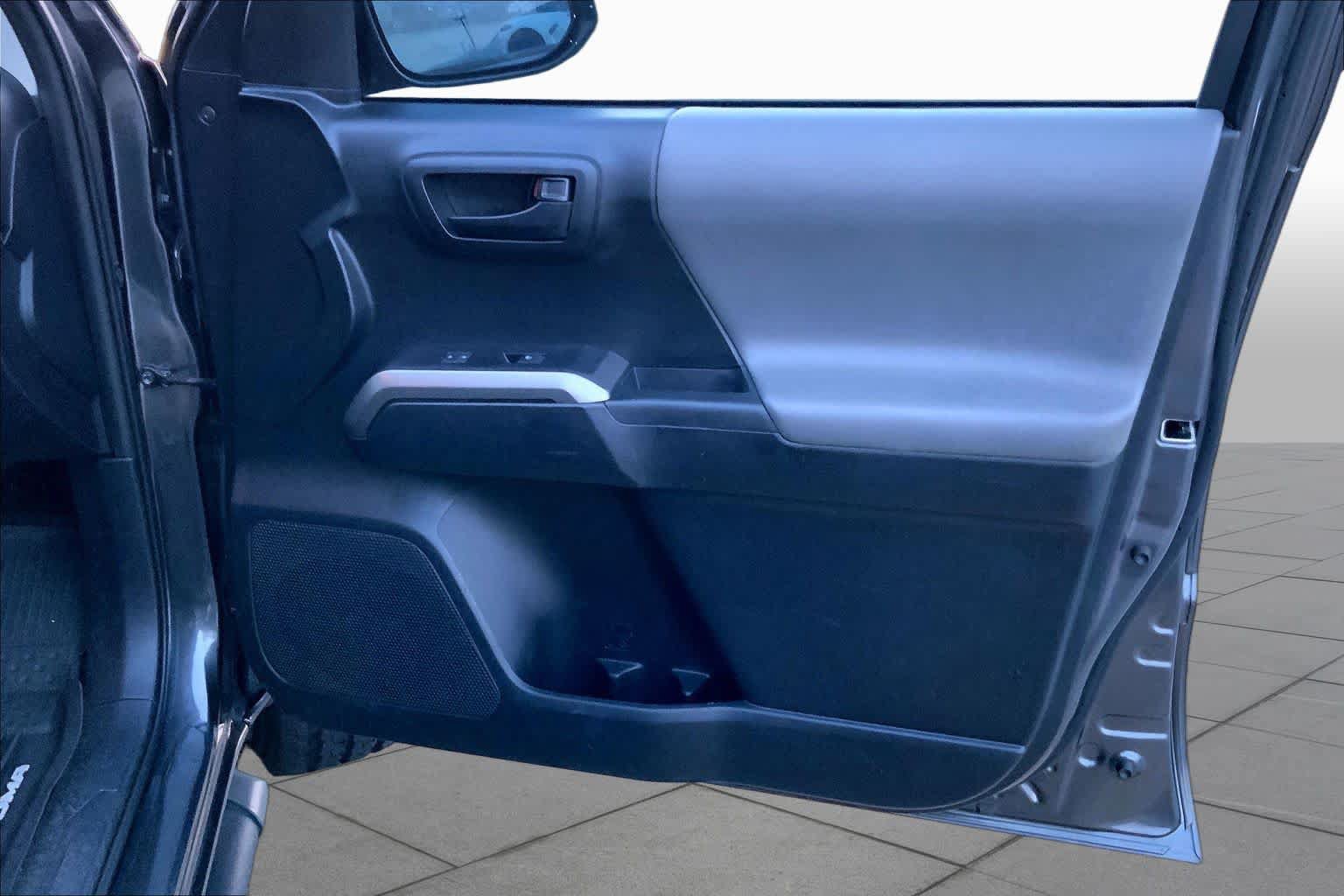 Used 2019 Toyota Tacoma SR5 RWD image 22