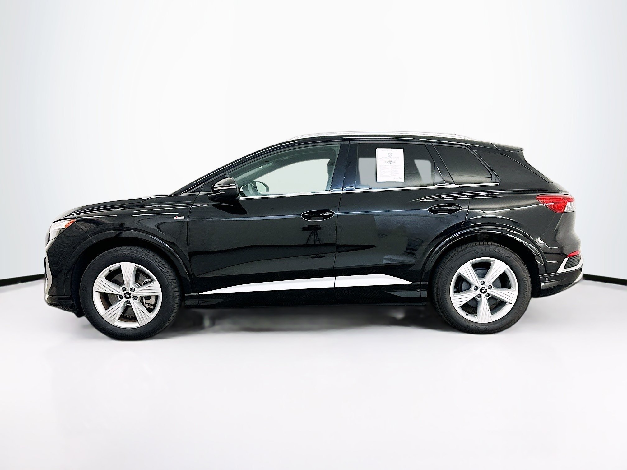 Used 2024 Audi Q4 e-tron Premium Plus w/ Premium Plus AWD/4WD image 4