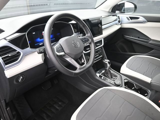 Used 2025 Volkswagen Taos SE AWD/4WD image 18
