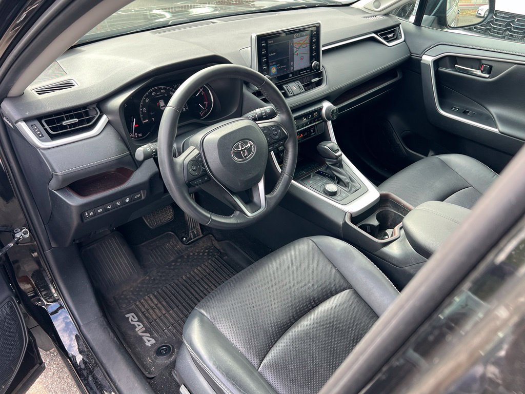 Used 2019 Toyota RAV4 Limited w/ Advanced Technology Package AWD/4WD image 17