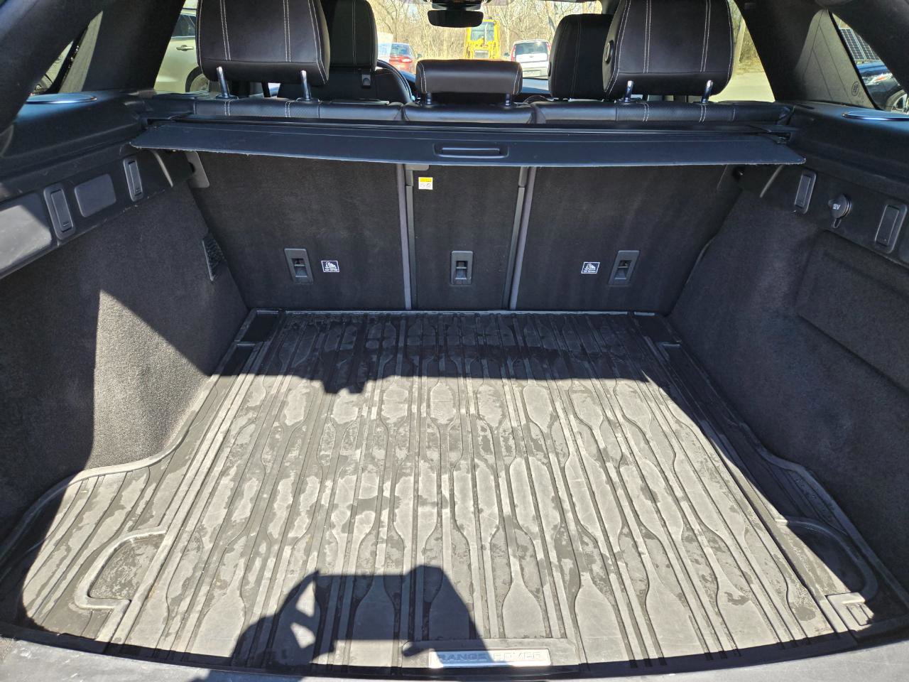 Used 2018 Land Rover Range Rover Velar R-Dynamic SE image 11