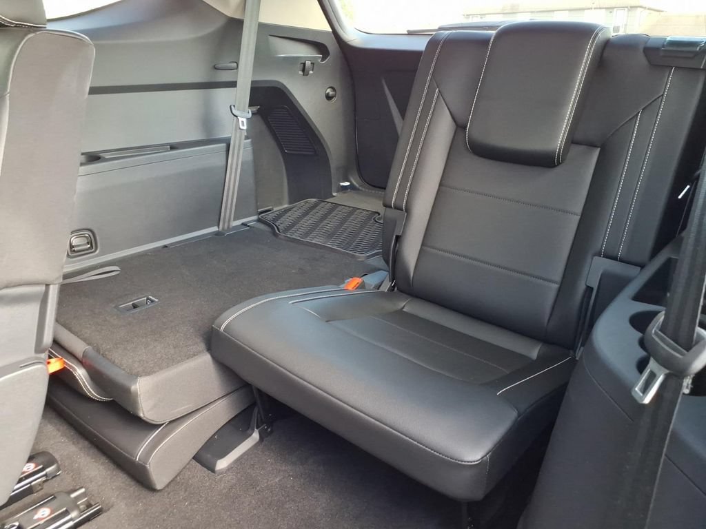 Used 2021 Volkswagen Atlas SE FWD image 21