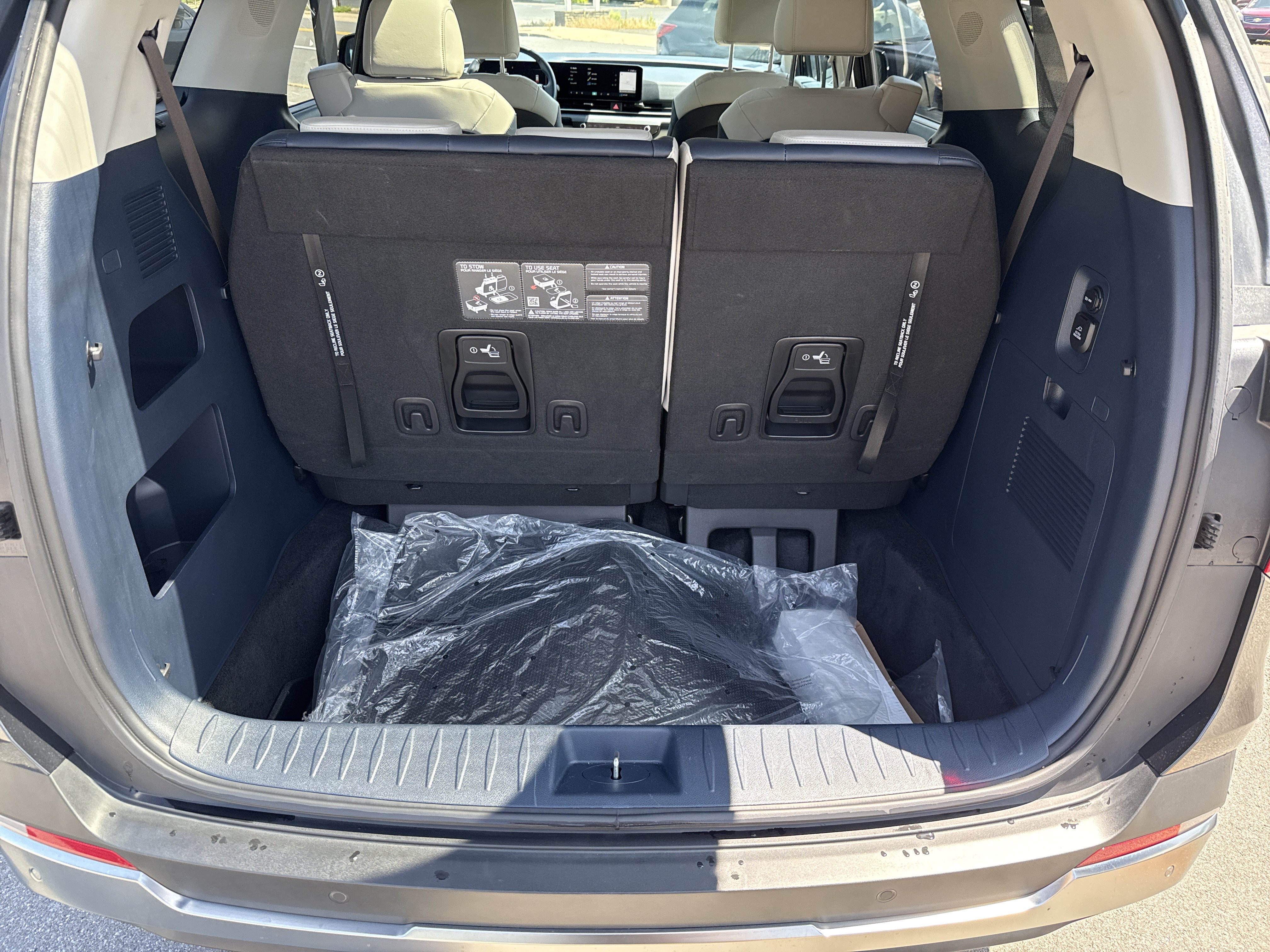 Certified 2025 Kia Carnival SX FWD image 5