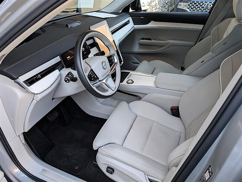Used 2025 Volvo EX90 Ultra AWD/4WD image 2