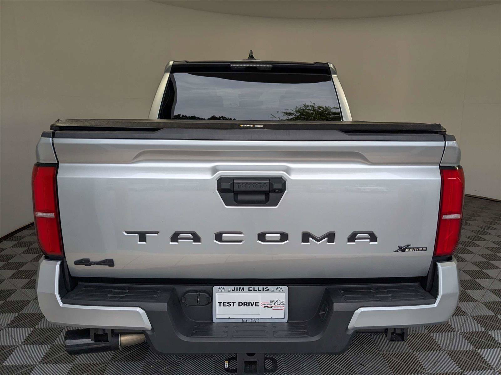 Certified 2024 Toyota Tacoma SR5 AWD/4WD image 6
