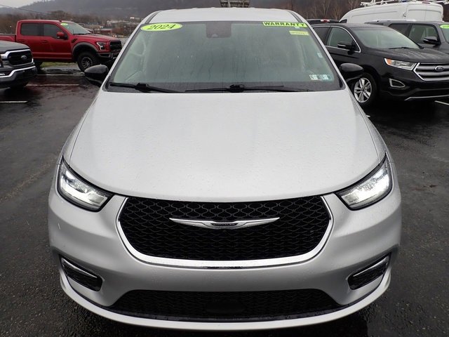 Used 2024 Chrysler Pacifica Touring-L image 11