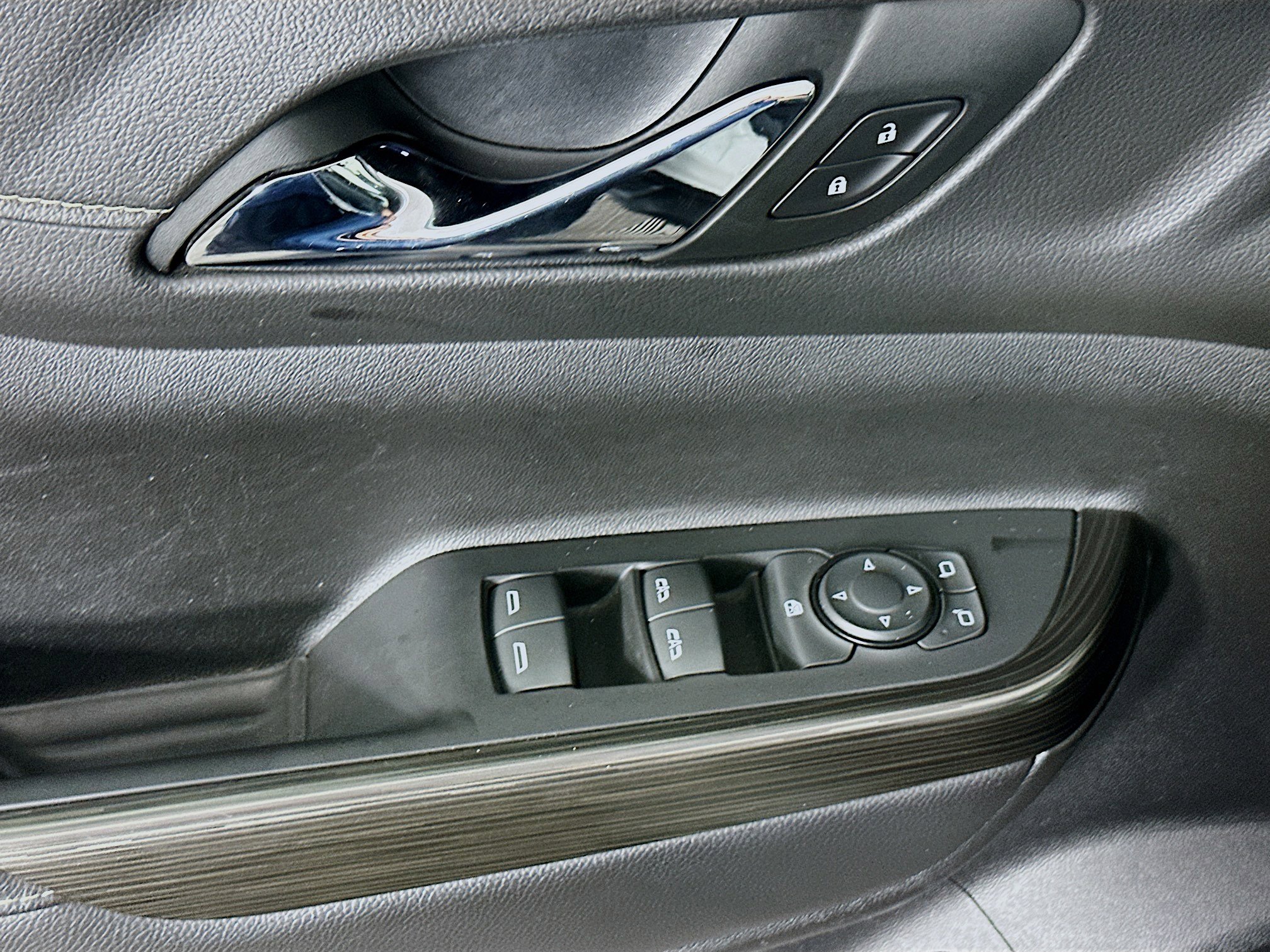 Used 2023 GMC Acadia SLT image 15