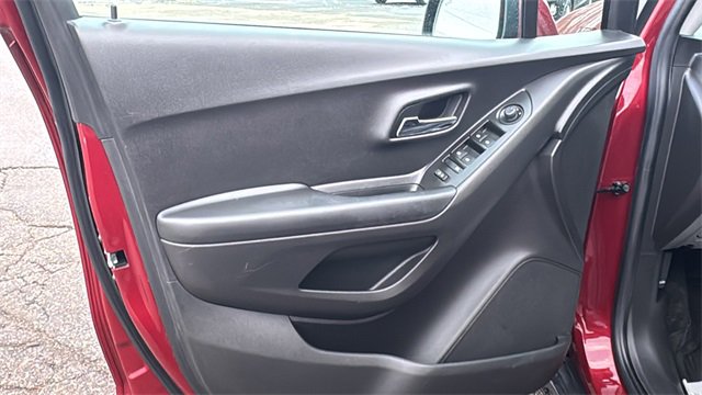 Used 2021 Chevrolet Trax LT w/ Driver Confidence Package image 9