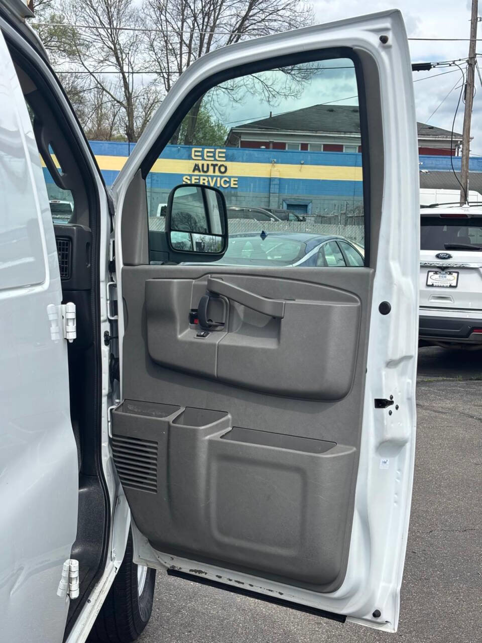 Used 2019 Chevrolet Express 2500 w/ Driver Convenience Package image 22