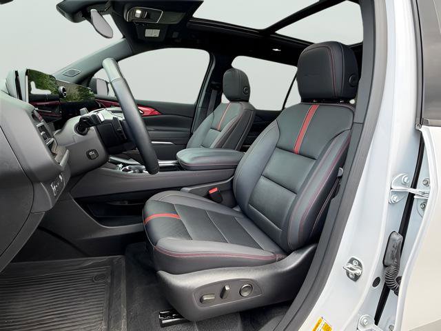 Used 2025 Chevrolet Traverse RS FWD image 14