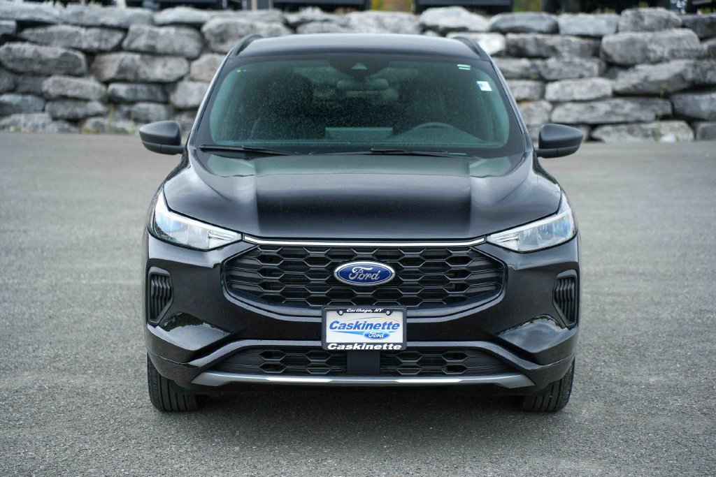Used 2024 Ford Escape ST-Line w/ Tech Pack #1 AWD/4WD image 2